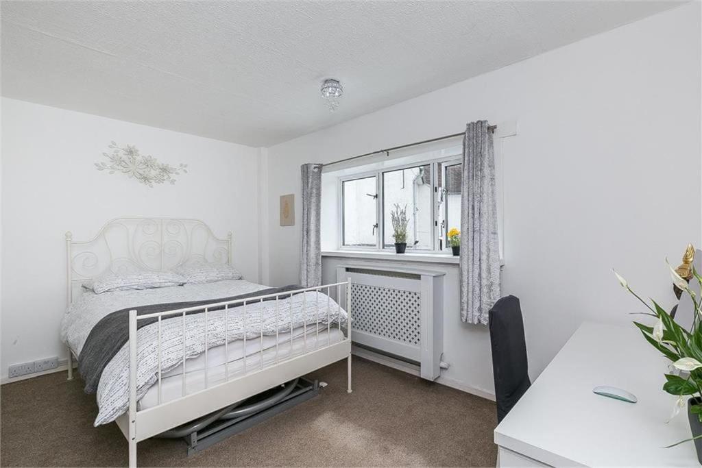 Dreghorn House 4 Bedrooms 3 Toilets 3 Reception Free Parking 233 Mbp Wifi EDI Exteriér fotografie